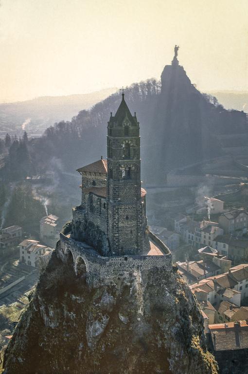 Hotel Des Capucins Le Puy-en-Velay Экстерьер фото