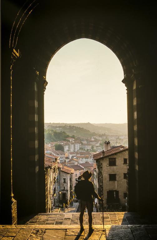 Hotel Des Capucins Le Puy-en-Velay Экстерьер фото