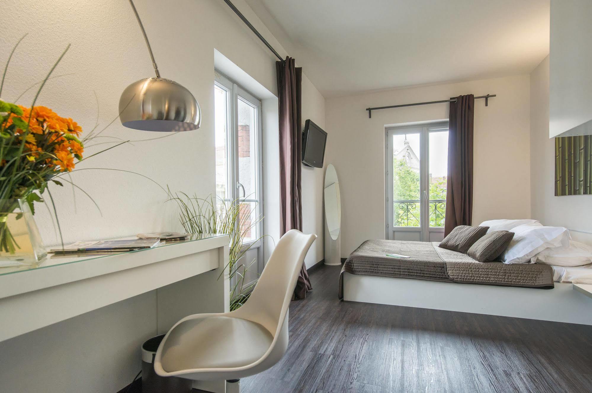Hotel Des Capucins Le Puy-en-Velay Экстерьер фото