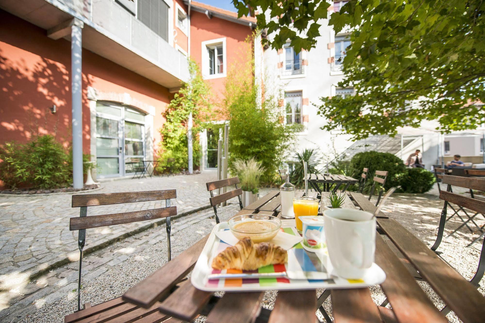 Hotel Des Capucins Le Puy-en-Velay Экстерьер фото